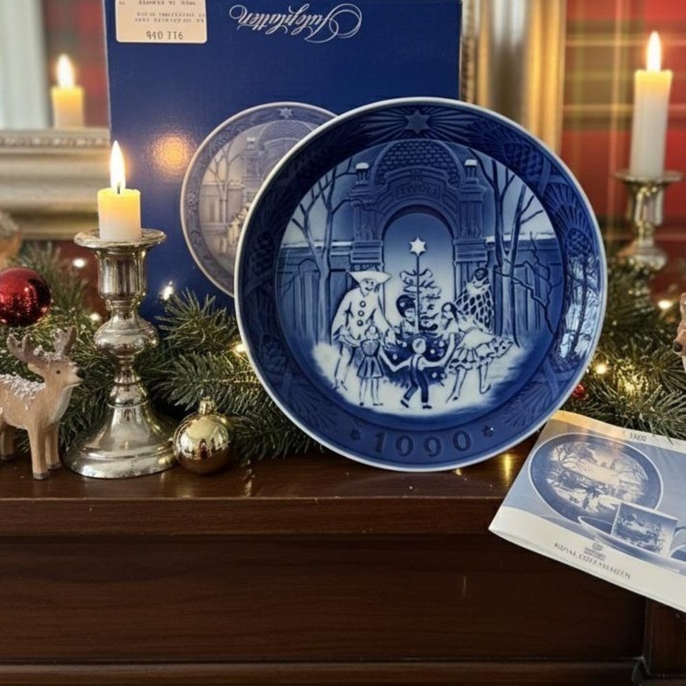 Royal Copenhagen 1995 Christmas Plate Christmas at Tivoli Blue White Porcelain